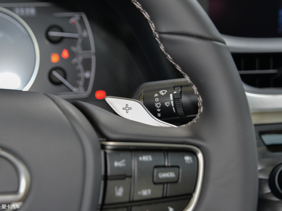 2018׿_˹ES 300h ׿Խ V