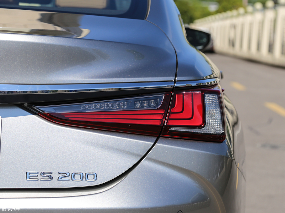 2018׿_˹ES 200 A (gu)V