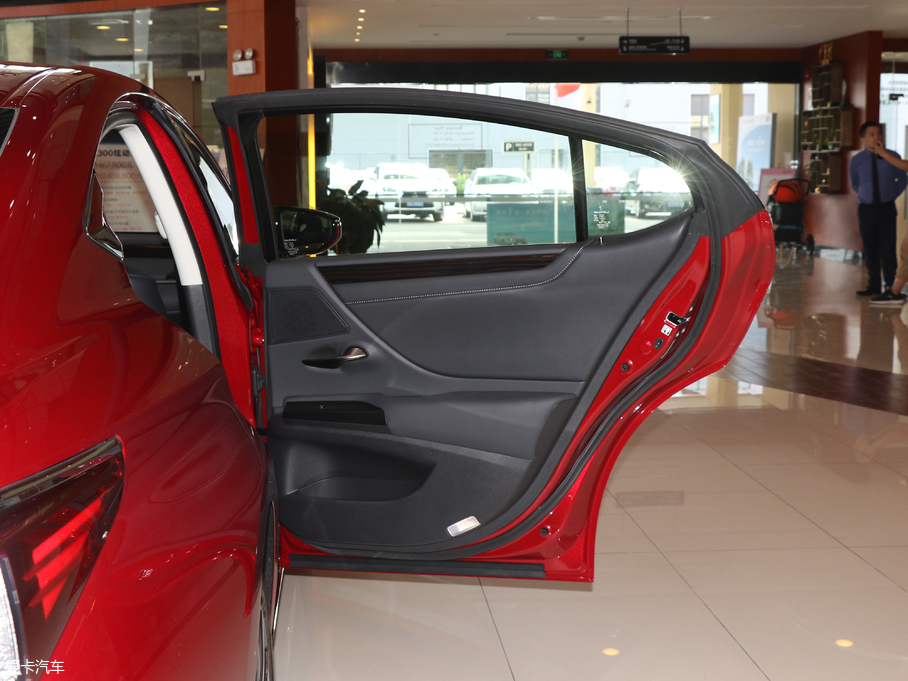 2018׿_˹ES 200 A (gu)V