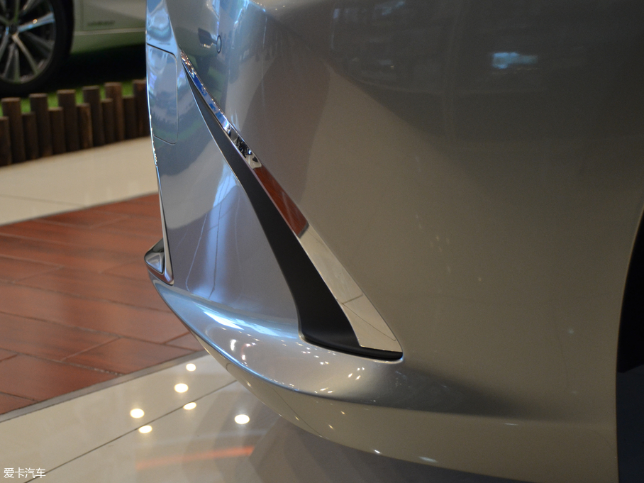 2018׿_˹ES 200 ׿Խ V