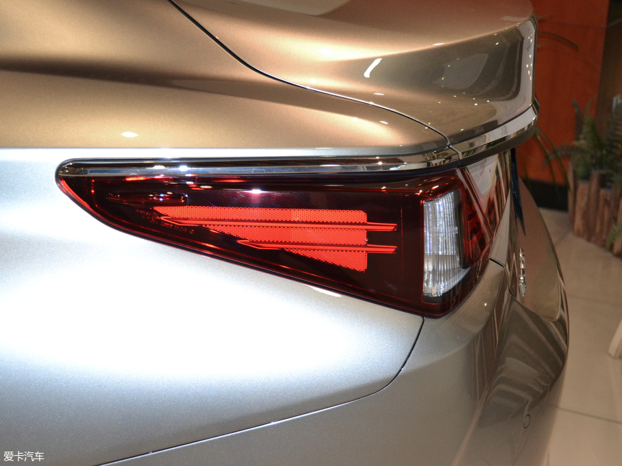 2018׿_˹ES 200 ׿Խ V