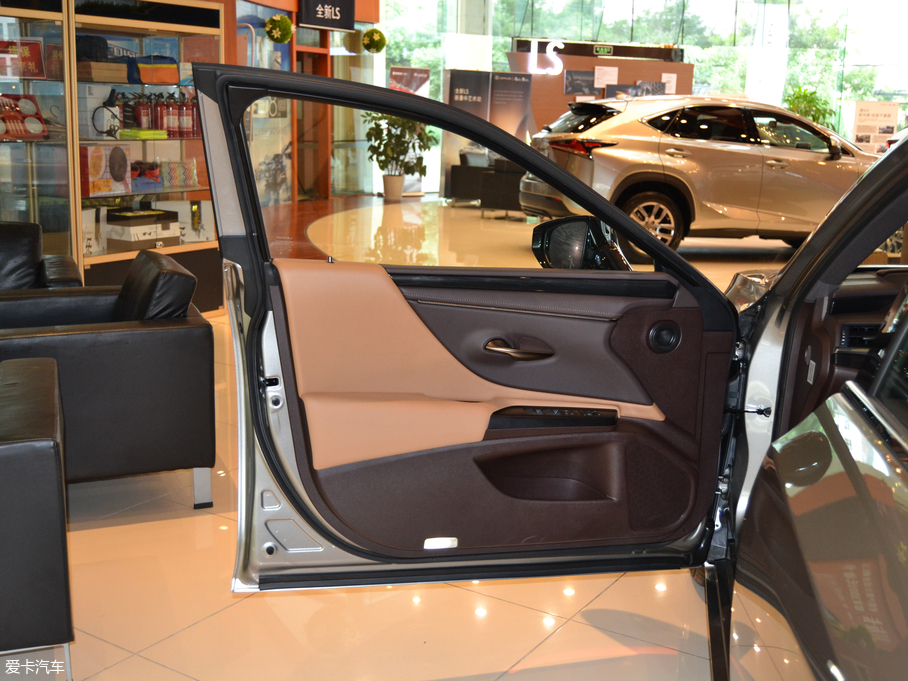 2018׿_˹ES 200 ׿Խ V