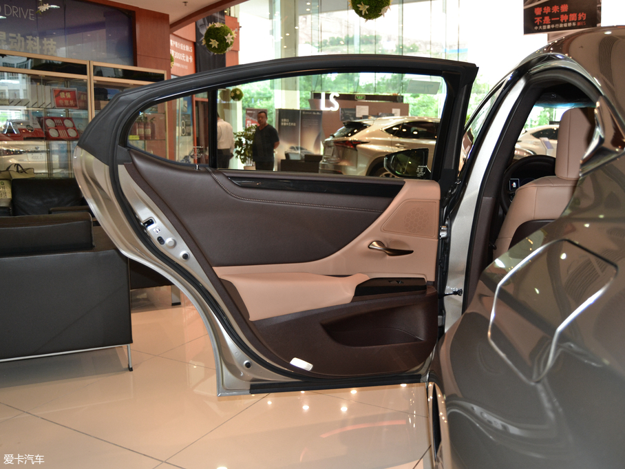 2018׿_˹ES 200 ׿Խ V