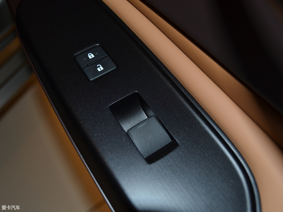 2018׿_˹ES 200 ׿Խ V