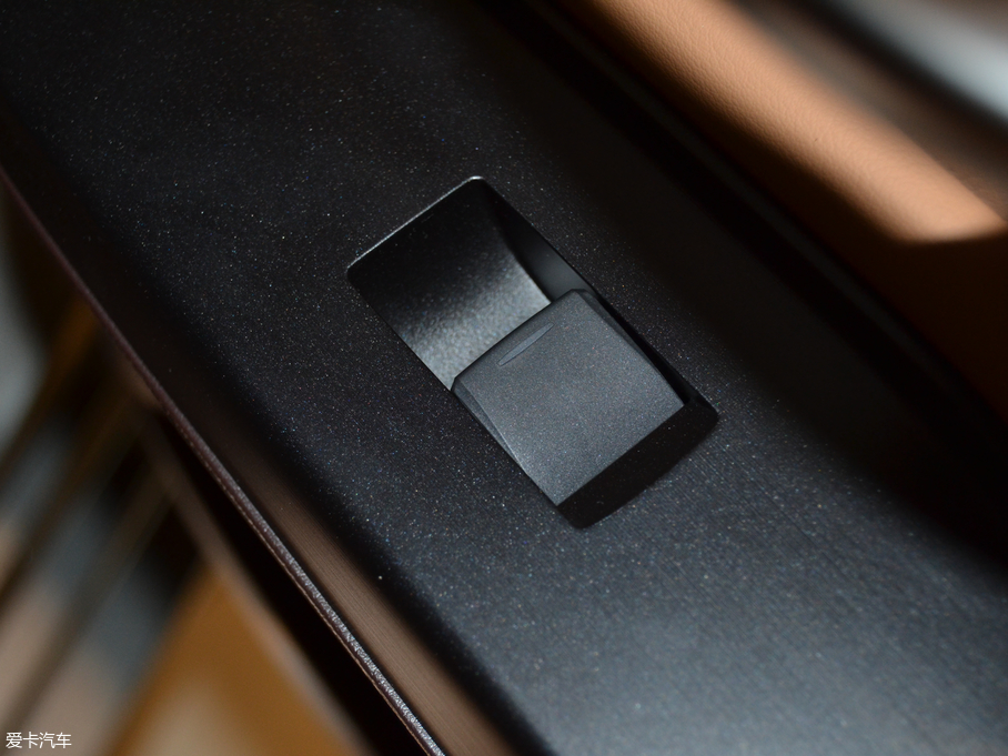 2018׿_˹ES 200 ׿Խ V