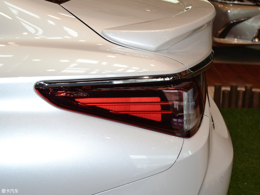 2018׿_˹ES 300h ׿Խ V