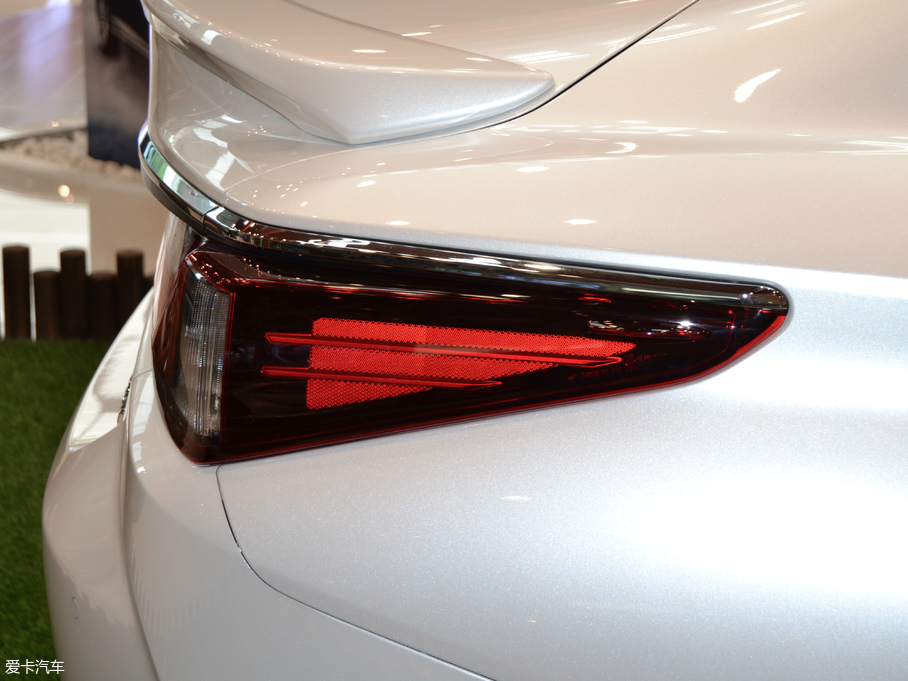 2018׿_˹ES 300h ׿Խ V