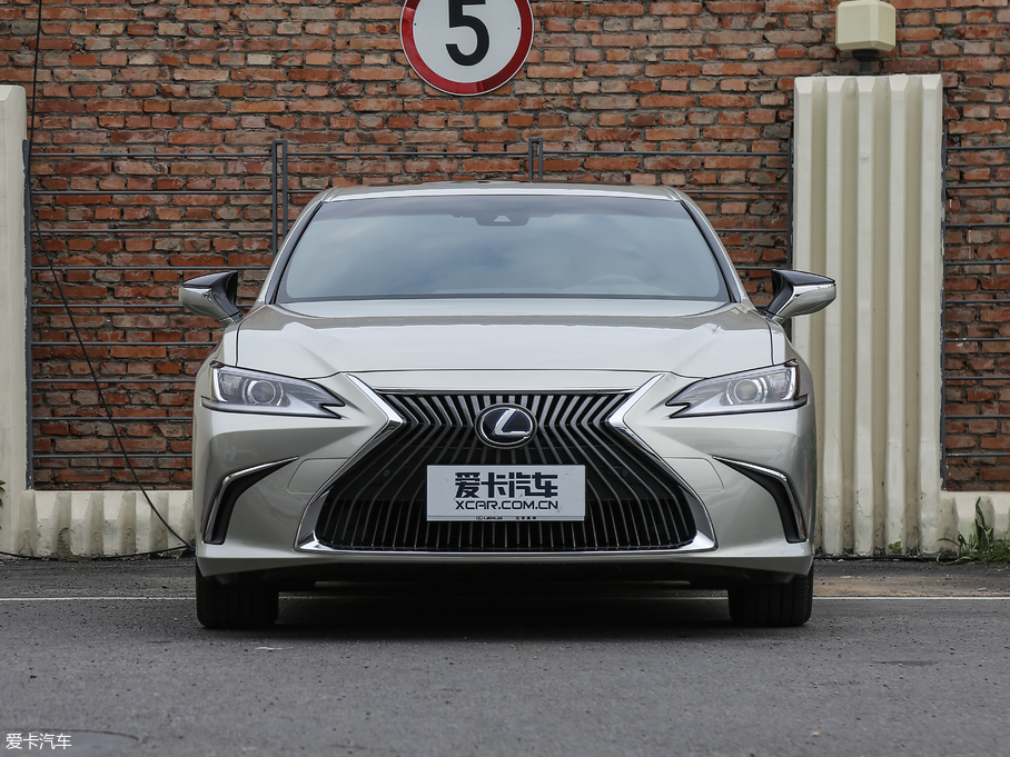 2018׿_˹ES 300h ׿Խ (gu)V