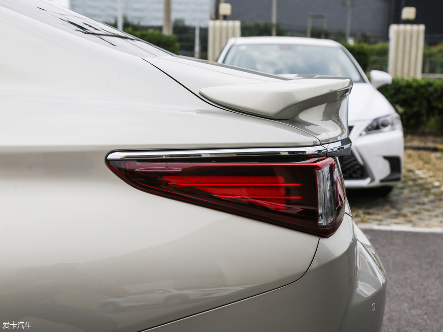 2018׿_˹ES 300h ׿Խ (gu)V