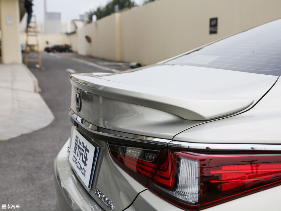 2018׿_˹ES 300h ׿Խ V