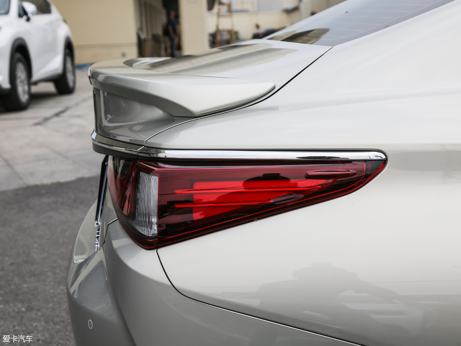 2018׿_˹ES 300h ׿Խ V