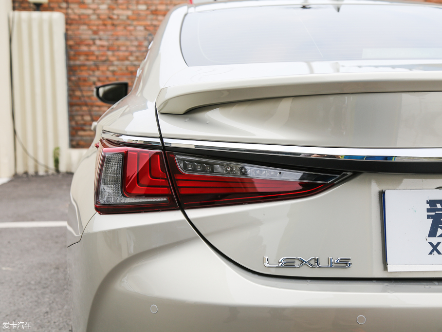 2018׿_˹ES 300h ׿Խ V