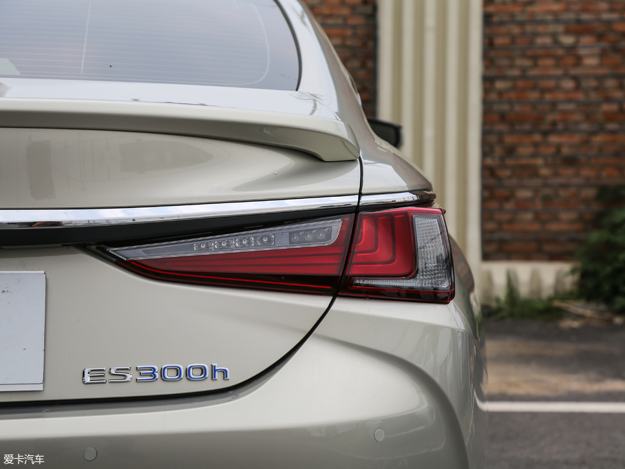 2018׿_˹ES 300h ׿Խ V