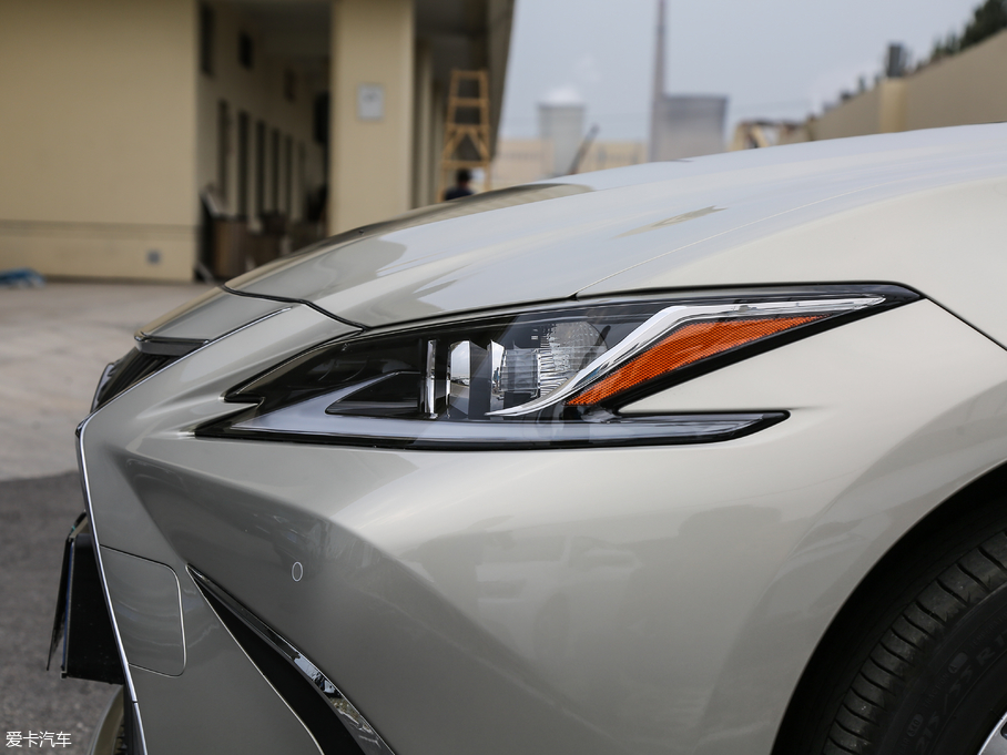 2018׿_˹ES 300h ׿Խ V