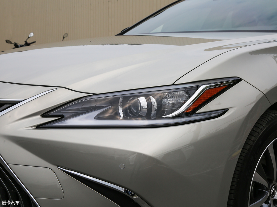 2018׿_˹ES 300h ׿Խ V