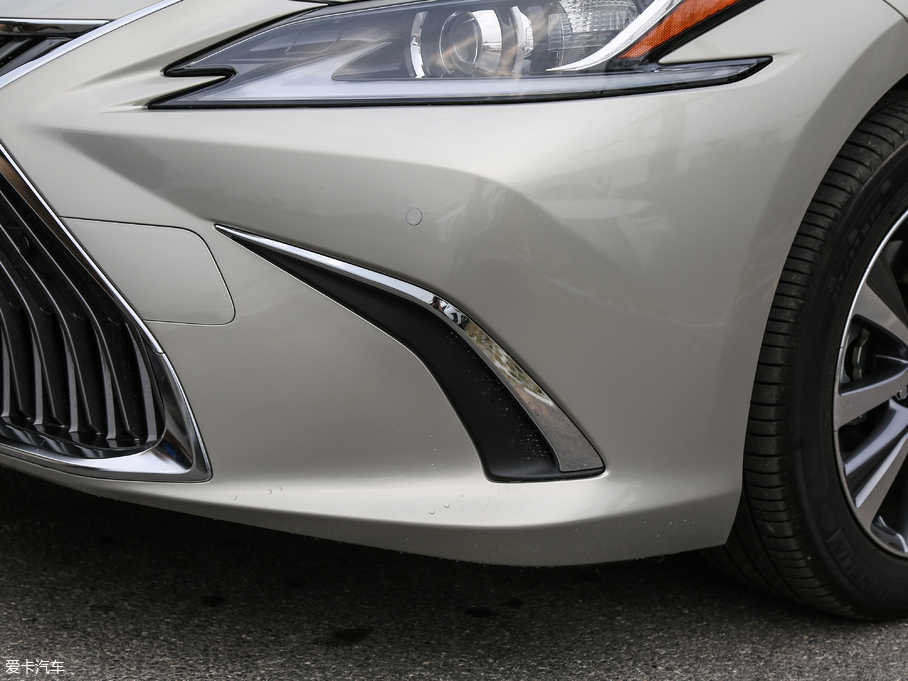 2018׿_˹ES 300h ׿Խ (gu)V