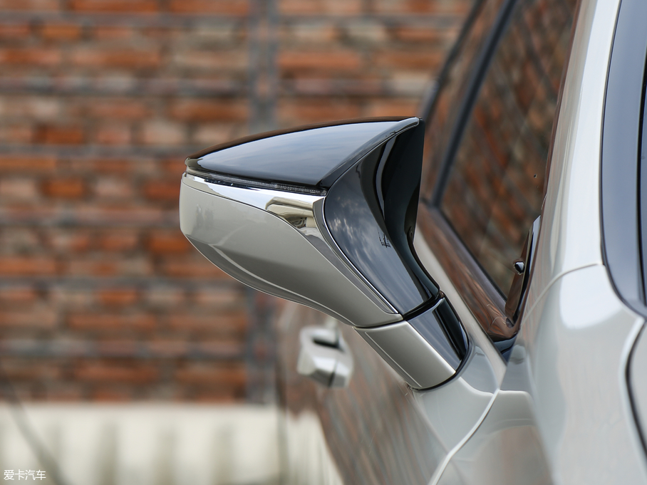 2018׿_˹ES 300h ׿Խ (gu)V