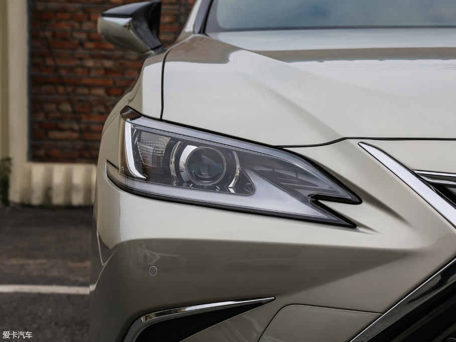 2018׿_˹ES 300h ׿Խ V