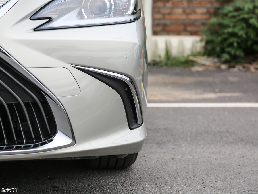 2018׿_˹ES 300h ׿Խ V