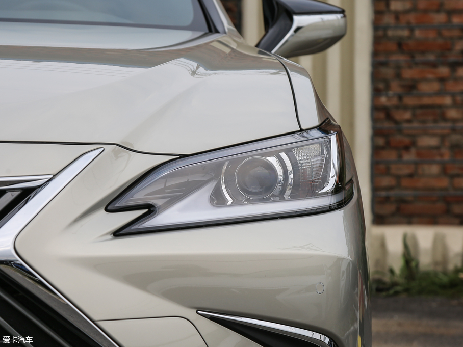 2018׿_˹ES 300h ׿Խ V