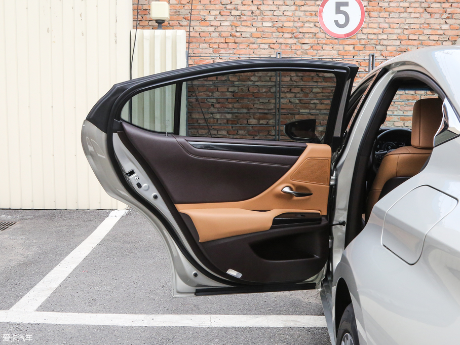 2018׿_˹ES 300h ׿Խ V