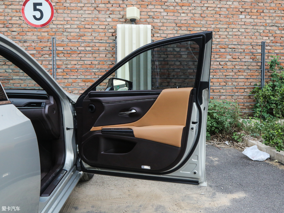 2018׿_˹ES 300h ׿Խ (gu)V