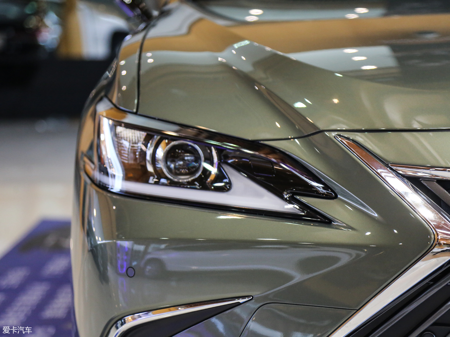 2018׿_˹ES 260 ׿Խ V