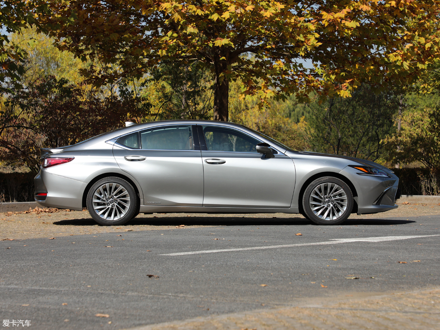 2018׿_˹ES 300h  (gu)V