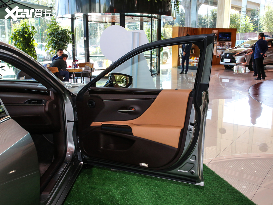 2018׿_˹ES 260  (gu)V