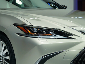 2018300h F SPORT (x)(ji)^