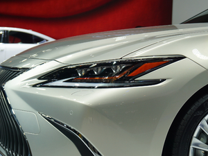 2018300h F SPORT (x)(ji)^