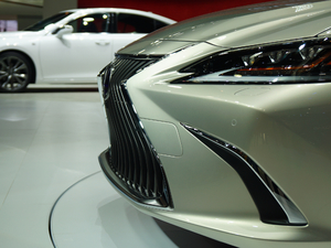 2018300h F SPORT (x)(ji)^