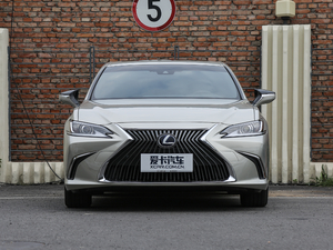 2018款300h 卓越版 国V 整体外观