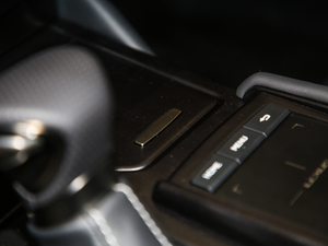 2018260 F SPORT V п؅^(q)