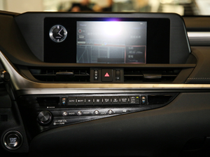 2018260 F SPORT V п؅^(q)