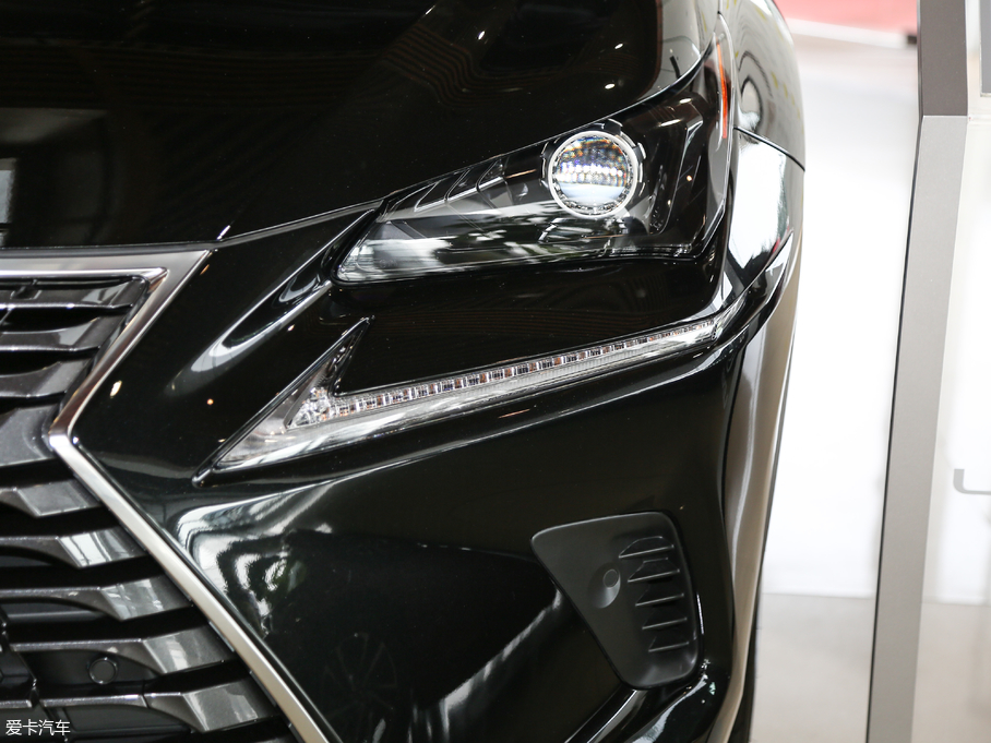 2018׿_˹NX 300h hа ǰ(q) V