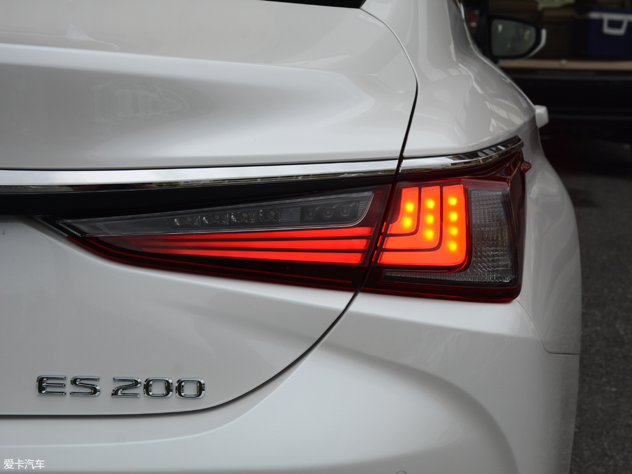 2018׿_˹ES 200 ׿Խ V
