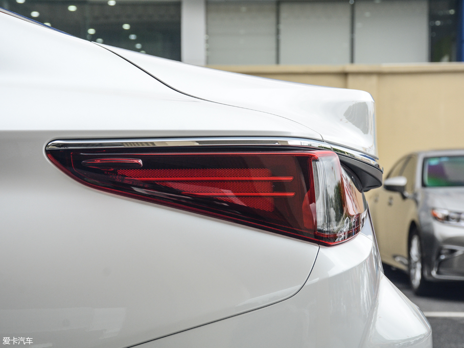 2018׿_˹ES 200 ׿Խ (gu)V