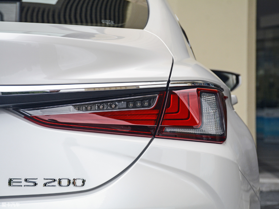 2018׿_˹ES 200 ׿Խ V