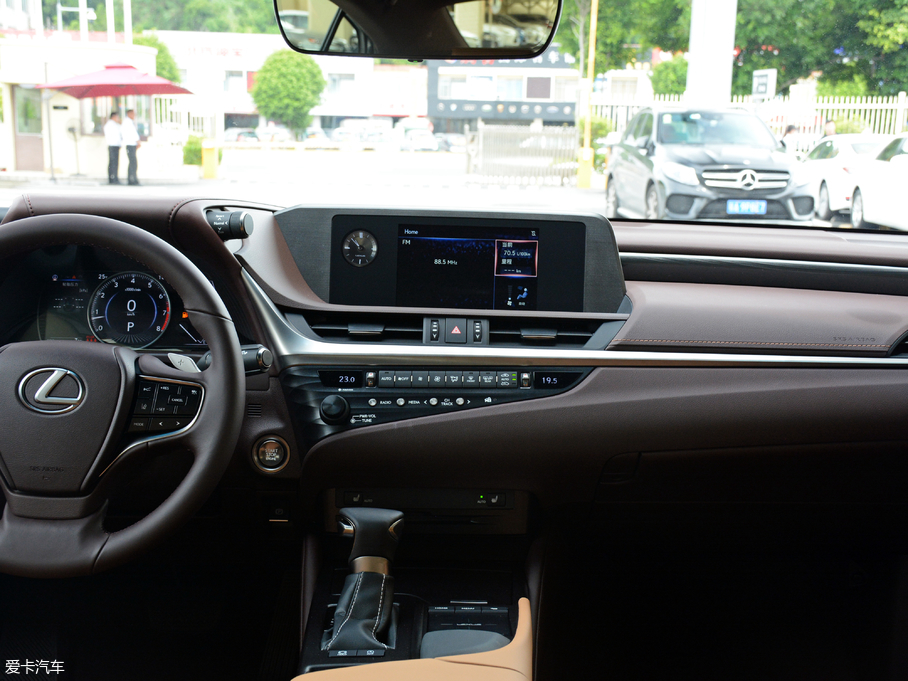 2018׿_˹ES 200 ׿Խ V