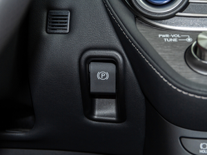 2020500h F SPORT (gu)VI v܇(ch)Ƅ(dng)