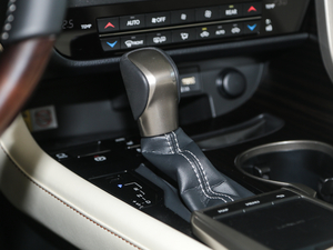 2020450hL F 6 (gu)VI QU