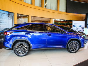 2020Ŀ 300 F SPORT w^