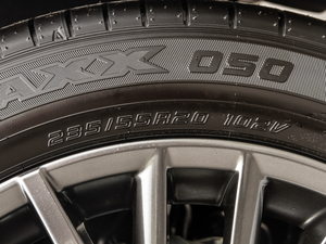 2020Ŀ 300 F SPORT ݆̥ߴ