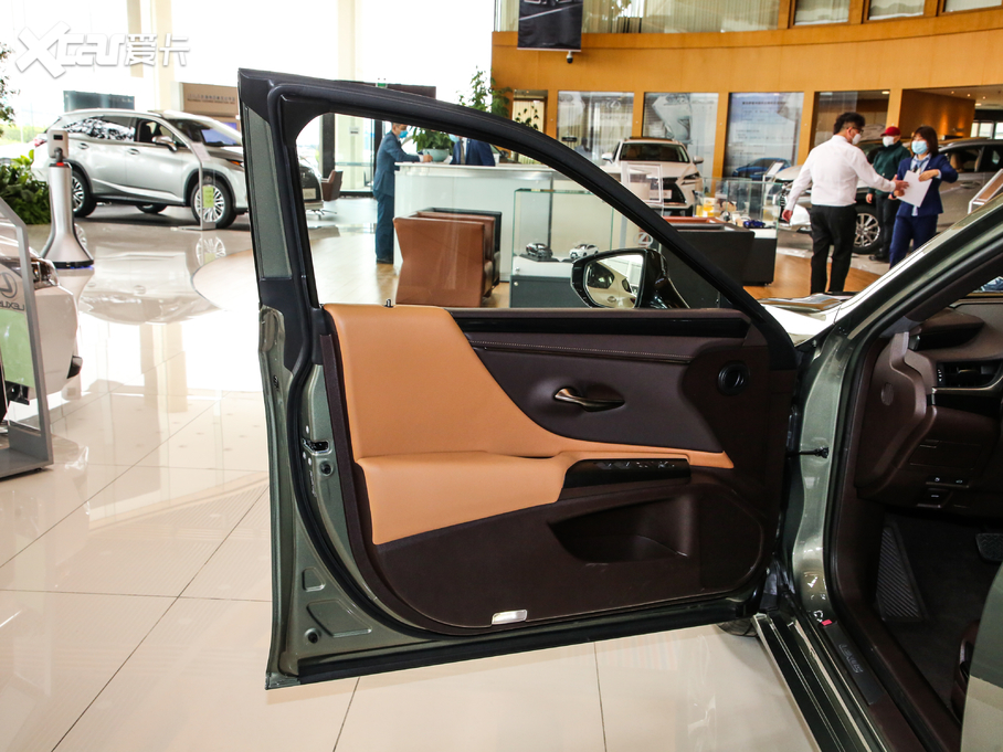 2020׿_˹ES 200 ׿Խ