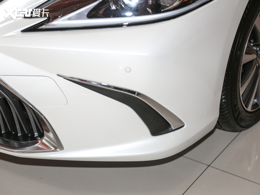 2020׿_˹ES 260 ׿Խ