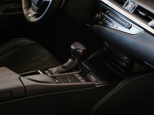 2020260 F SPORT п؅^