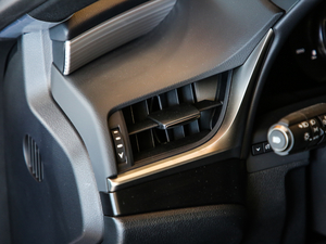 2020260 F SPORT п؅^