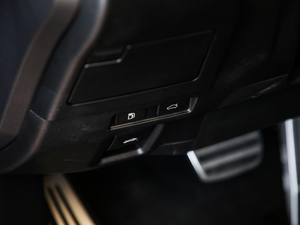 2020260 F SPORT п؅^