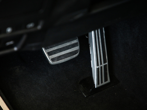 2020260 F SPORT п؅^